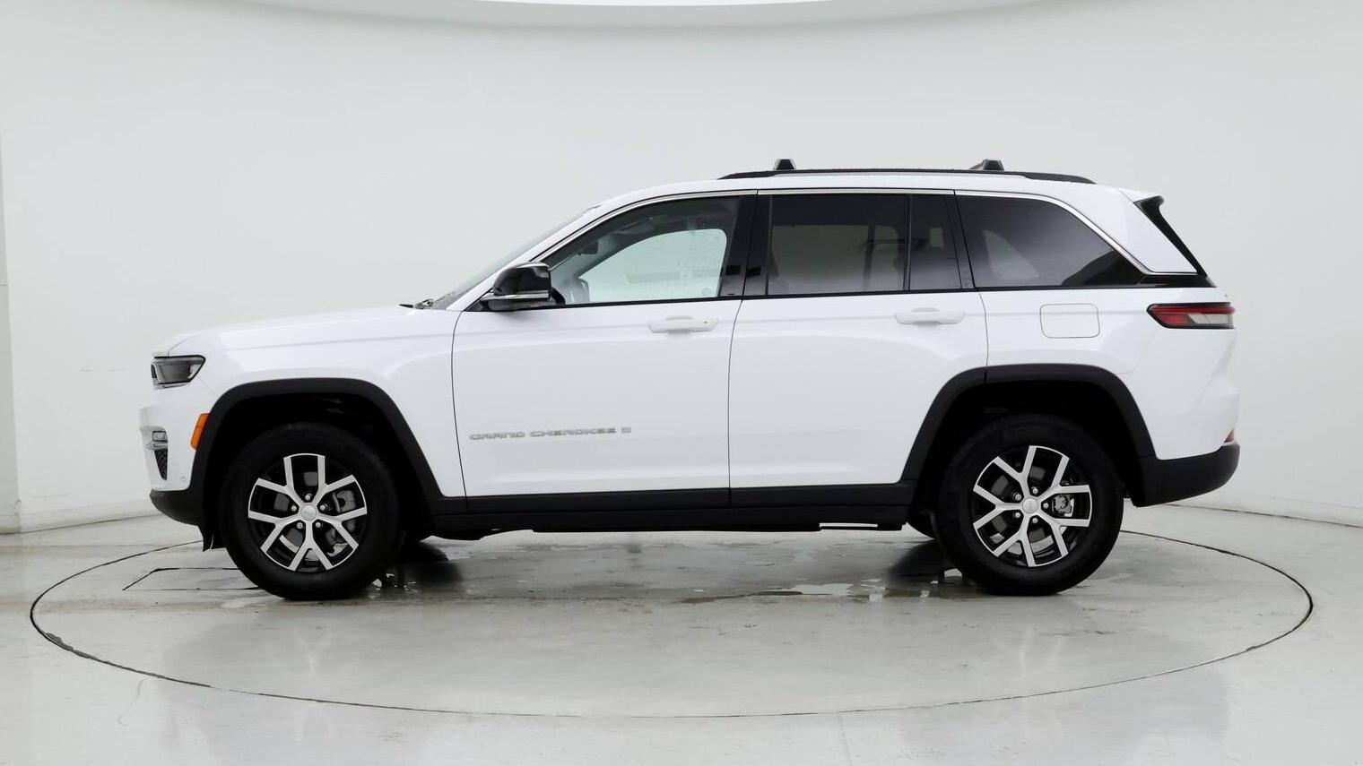 JEEP GRAND CHEROKEE 2023 1C4RJHBG0P8910577 image